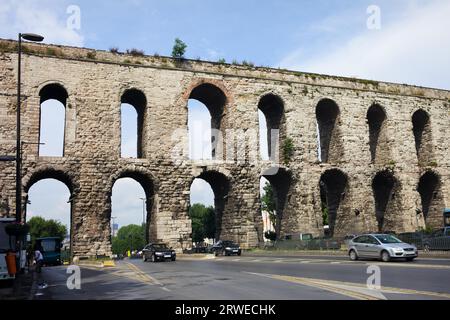 Das Valens-Aquädukt (Türkisch: Bozdogan Kemeri) römischer Architektur in Istanbul, Türkei Stockfoto