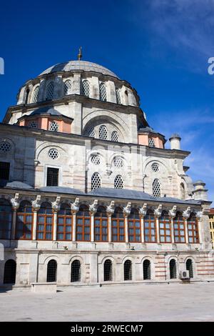 Laleli-Moschee auch Tulpenmoschee genannt barocke Außenarchitektur, osmanische Kaisermoschee, erbaut von Sultan Mustafa III. Von 1760 bis 1763 Stockfoto