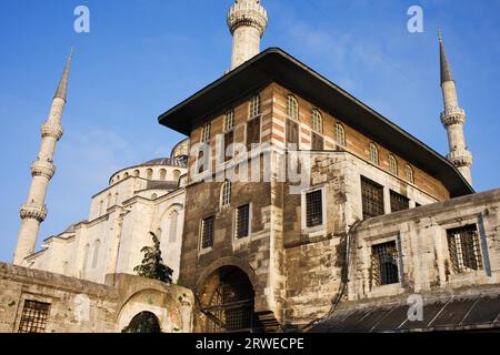 Osmanische Architektur im historischen Viertel Sultanahmet, Istanbul, Türkei Stockfoto