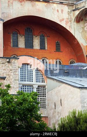 Byzantinische architektonische Details der Hagia Sophia (Kirche der Heiligen Weisheit oder Ayasofya in Türkisch) in Istanbul, Türkei Stockfoto