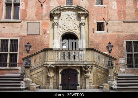 Verzierten Eingang zum Rathaus (Polnisch: Ratusz Glownego Miasta) in der Altstadt von Danzig in Polen Stockfoto