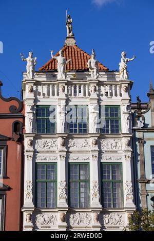 Ornamentale Fassade des goldenen Hauses (Polnisch: Zlota Kamienica) in der Altstadt von Danzig (Danzig), Polen Stockfoto