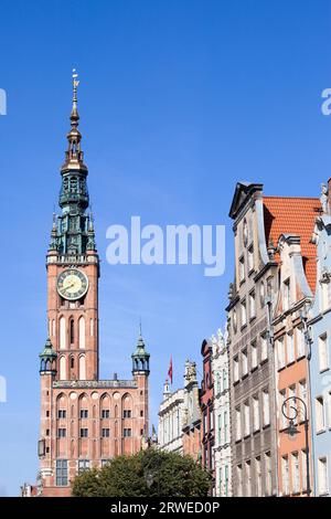 Rathaus (Polnisch: Ratusz Glownego Miasta) und Wohnhäuser in der Altstadt von Danzig (Danzig) in Polen Stockfoto