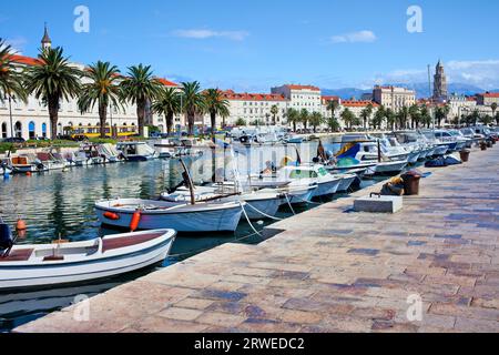 Skyline der Stadt Split in Kroatien, Marina an der Adria Stockfoto