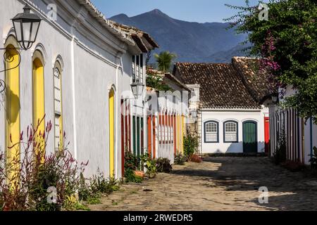 Das historische Paraty mit seinen schönen Kolonialhäusern in Brasilien Stockfoto