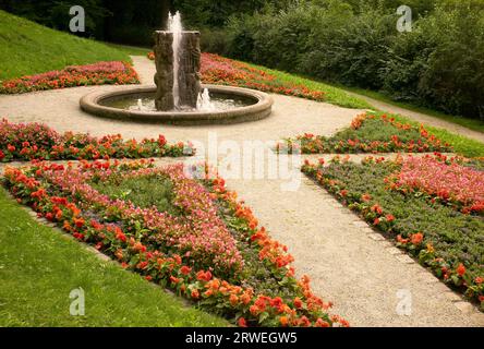 Im Nordosten des Stadtzentrums von Hof an der Saale in Bayern liegt der Stadtpark Theresienstein. Die Anfänge des Parks reichen bis in die Vergangenheit zurück Stockfoto