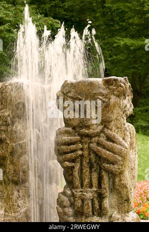 Im Nordosten des Stadtzentrums von Hof an der Saale in Bayern liegt der Stadtpark Theresienstein. Die Anfänge des Parks reichen bis in die Vergangenheit zurück Stockfoto