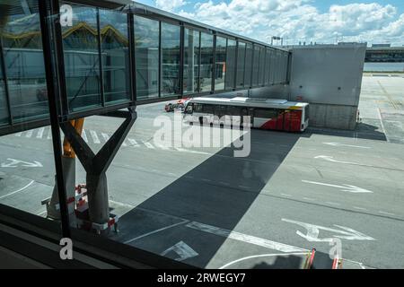 Madrid, Spanien 05 26 2018: Außenansicht des Terminals T4 am Flughafen Madrid. Adolfo Suarez-Barajas Stockfoto