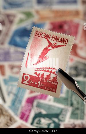 Finnische Gedenkmarke von 1938. FIS Nordic World Ski Championships in Lahti Stockfoto