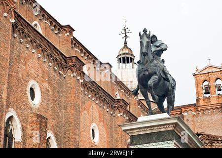 Die Reiterstatue der Condottiere Bartolomeo Colleoni, nach einem Wachsmodell von Andrea del Verrocchio, in Bronze gegossen von Alessandro Leopardi auf dem Stockfoto