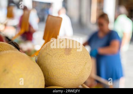 Close-up Cantaloupe Melon auf dem Lebensmittelmarkt in Padua Italien Stockfoto