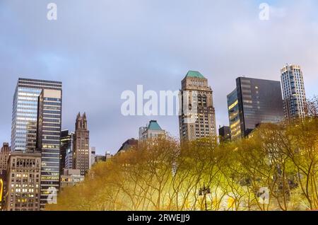 New York, USA, 4. Dezember 2011: Blick auf die Wolkenkratzer und Fassaden in Lower and Center Manhattan, New York City Stockfoto