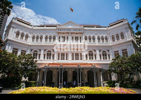 Singapur, Singapur, 26. September 2010: Das berühmte und historische Raffles Hotel an einem warmen, sonnigen Tag in Singapur Stockfoto