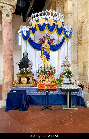 Gerace Calabria Italien. Das Innere der Normannischen Kathedrale Stockfoto