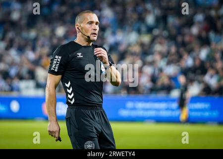 Odense, Dänemark. September 2023. Schiedsrichter Mads-Kristoffer Kristoffersen, der während des 3F Superliga-Spiels zwischen Odense BK und Silkeborg im Nature Energy Park in Odense gesehen wurde. (Foto: Gonzales Photo/Alamy Live News Stockfoto