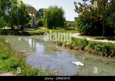 Der Tempel der Liebe im Englischen Garten im Schloss von Versailles. Versailles, Frankreich. Stockfoto