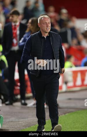 Nottingham, Großbritannien. September 2023. Steve Cooper (Head Coach Nottingham Forest) beim Nottingham Forest gegen Burnley, EPL Match, am City Ground, Nottingham, Notts. Dank: Paul Marriott/Alamy Live News Stockfoto