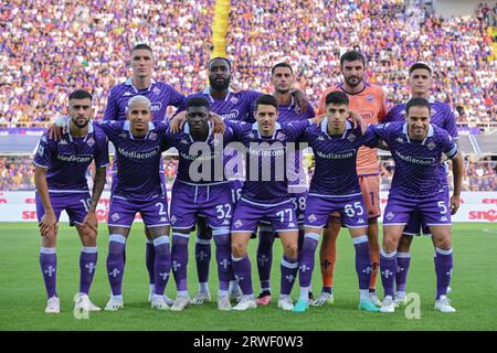 Florenz, Italien. September 2023. Das ACF Fiorentina-Team trifft beim ACF Fiorentina gegen Atalanta BC, dem Spiel der italienischen Fußballserie A in Florenz, Italien, am 17. September 2023 auf: Independent Photo Agency/Alamy Live News Stockfoto