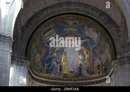 DAS MOSAIK DER ZENTRALEN KUPPEL DER BASILIKA DES HEILIGEN HERZENS Stockfoto