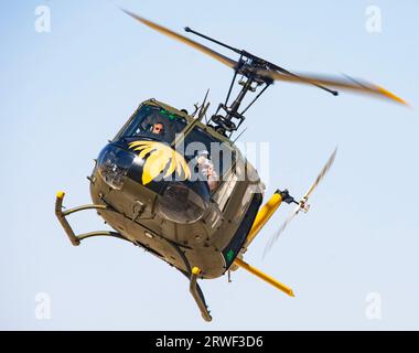 Bell UH-1 Irokesen, Spitzname Huey Militärhubschrauber auf der SHG AIRSHOW 2023 Stockfoto