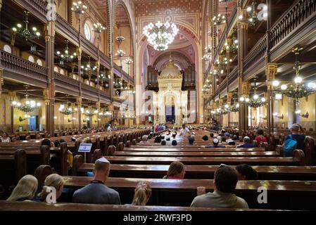 Budapest, Ungarn - 21. August 2023. Innerhalb der Dohany Street Synagoge, auch bekannt als die große Synagoge oder Tabakgasse Synagoge. Es sind die Großen Stockfoto