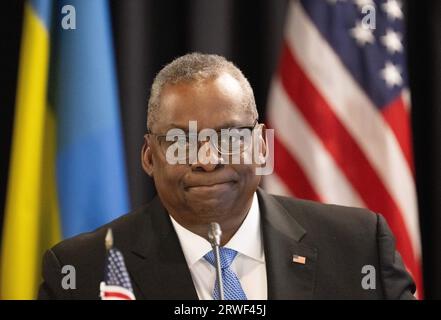 Ramstein Miesenbach, Deutschland. September 2023. Lloyd Austin, US-Verteidigungsminister, lacht beim fünften Treffen der Ukraine-Kontaktgruppe auf der Ramstein-Basis. Quelle: Boris Roessler/dpa/Alamy Live News Stockfoto