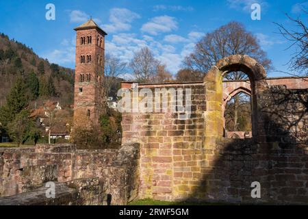 Das Kloster Hirsau, früher Kloster Hirschau im Schwarzwald im Frühjahr Stockfoto