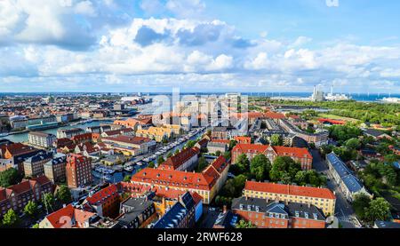 Blick von oben auf Kopenhagen von unserer Erlöserkirche Stockfoto