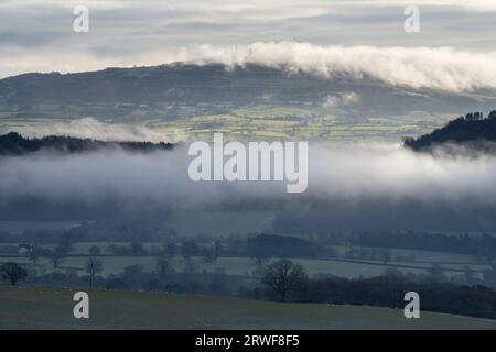 Ein Blick vom Ragleth Hill, wenn die Winterbedingungen im Spätherbst ankommen, Little Stretton, Shropshire, Großbritannien Stockfoto