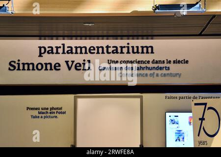 Straßburg, Frankreich. September 2023. Illustration des Europäischen Parlaments in Straßburg, dem historischen und rechtlichen Sitz Europas. Simone Veil war die erste Frau, die eine europäische Institution mit heute 705 Abgeordneten leitete. 19. September 2023 in Straßburg im Nordosten Frankreichs. Foto von Nicolas Roses/ABACAPRESS.COM Credit: Abaca Press/Alamy Live News Stockfoto