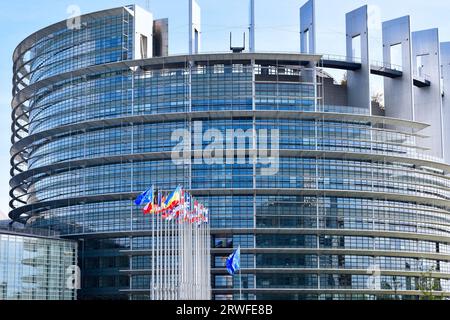 Straßburg, Frankreich. September 2023. Illustration des Europäischen Parlaments in Straßburg, dem historischen und rechtlichen Sitz Europas. Simone Veil war die erste Frau, die eine europäische Institution mit heute 705 Abgeordneten leitete. 19. September 2023 in Straßburg im Nordosten Frankreichs. Foto von Nicolas Roses/ABACAPRESS.COM Credit: Abaca Press/Alamy Live News Stockfoto