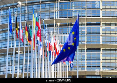 Straßburg, Frankreich. September 2023. Illustration des Europäischen Parlaments in Straßburg, dem historischen und rechtlichen Sitz Europas. Simone Veil war die erste Frau, die eine europäische Institution mit heute 705 Abgeordneten leitete. 19. September 2023 in Straßburg im Nordosten Frankreichs. Foto von Nicolas Roses/ABACAPRESS.COM Credit: Abaca Press/Alamy Live News Stockfoto