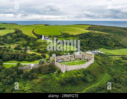 Manorbier Castle von einer Drohne, Manorbier, Tenby, Wales, England Stockfoto