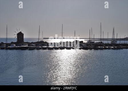 Mandraki Marina, Rhodos-Stadt, Rhodos, Dodekanesisch, Griechenland Stockfoto