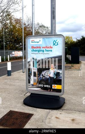 Shell-Ladecenter für Elektrofahrzeuge, West sussex, uk, 12. september 2023 Stockfoto