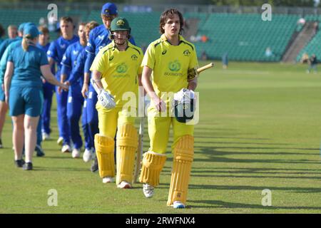 Beckenham, England. 28. August 2023. Sam Konstas aus Australien U19 geht nach einem Jahrhundert gegen England U19 in einem Youth One Day International Stockfoto