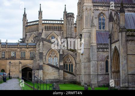 Wells Cathedral Somerset, England, von außen gesehen im August 2023 Stockfoto