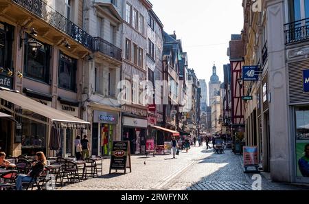 Rouen Normandie Frankreich - Alte historische Straßenszene im Stadtzentrum Rouen ist die Hauptstadt der nordfranzösischen Region Normandie Stockfoto