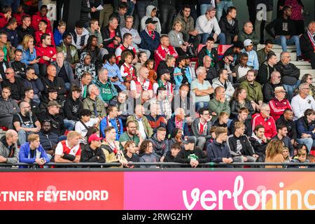 Rotterdam, Niederlande. September 2023. Rotterdam - Fans von Feyenoord während der ersten Etappe der UEFA Youth League zwischen Feyenoord O19 gegen Celtic O19 in Nieuw Varkenoord am 19. September 2023 in Rotterdam, Niederlande. Anrede: Box to Box Pictures/Alamy Live News Stockfoto