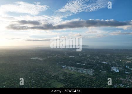 Die Landschaft Nicaraguas mit Blick auf die Drohnen bei Sonnenuntergang Stockfoto