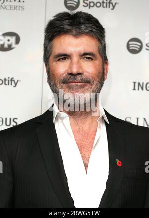 London, Großbritannien. November 2017. Simon Cowell nimmt an den 26. Jährlichen Music Industry Trust Awards im Grosvenor House Hotel in London Teil. (Foto: Fred Duval/SOPA Images/SIPA USA) Credit: SIPA USA/Alamy Live News Stockfoto