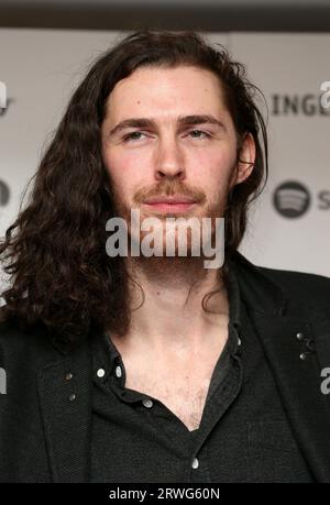 London, Großbritannien. November 2017. Hozier nimmt an den 26. Jährlichen Music Industry Trust Awards im Grosvenor House Hotel in London Teil. (Foto: Fred Duval/SOPA Images/SIPA USA) Credit: SIPA USA/Alamy Live News Stockfoto