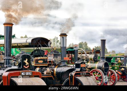 Boat of Garten Scotland Dampflokomotive mit rauchgefüllten Schornsteinen Stockfoto