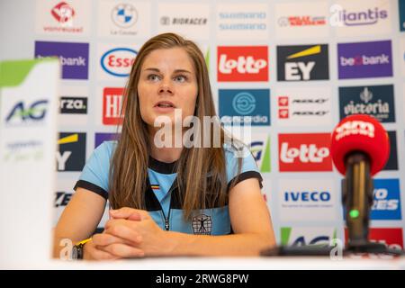 Nieuw Amsterdam, Niederlande. September 2023. Die belgische Lotte Kopecky von SD Worx wurde während einer Pressekonferenz des belgischen Teams vor dem Zeitfahrtrennen bei den UEC Road European Championships in Nieuw-Amsterdam, Provinz Drenthe, Nordosten der Niederlande, Dienstag, 19. September 2023, abgebildet. Die Europameisterschaften finden vom 20. Bis 24. september statt. BELGA FOTO DAVID PINTENS Credit: Belga News Agency/Alamy Live News Stockfoto