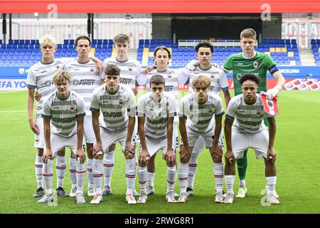 Barcelona, Spanien. September 2023. Antwerps Spieler posieren für den Fotografen bei einem Fußballspiel zwischen dem spanischen FC Barcelona und dem belgischen Royal Antwerp FC am Dienstag, den 19. September 2023 in Barcelona, Spanien, am 1. Tag des UEFA Youth League-Wettbewerbs. BELGA PHOTO TOM GOYVAERTS Credit: Belga News Agency/Alamy Live News Stockfoto