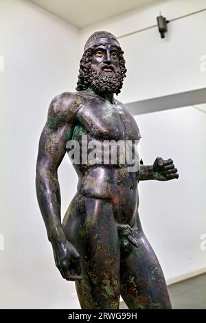 Reggio Calabria. Kalabrien Italien. Die Riace Bronzen im Nationalmuseum von Magna Grecia. Statue A Stockfoto