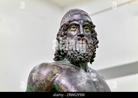 Reggio Calabria. Kalabrien Italien. Die Riace Bronzen im Nationalmuseum von Magna Grecia. Statue A Stockfoto