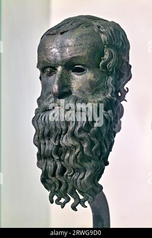 Reggio Calabria. Kalabrien Italien. Die Riace Bronzen im Nationalmuseum von Magna Grecia. Bronzekopf. Porticello Wrack Stockfoto