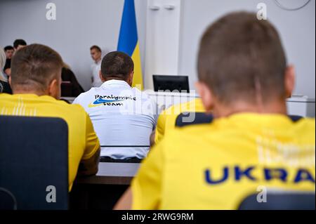 LWIW, UKRAINE - 18. SEPTEMBER 2023 - die Teilnehmer werden während der Zeremonie zur Begrüßung ukrainischer Athleten von den Invictus Games Düsseldorf 20 vorgestellt Stockfoto