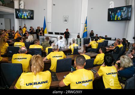 LWIW, UKRAINE - 18. SEPTEMBER 2023 - die Teilnehmer werden während der Zeremonie zur Begrüßung ukrainischer Athleten von den Invictus Games Düsseldorf 20 vorgestellt Stockfoto